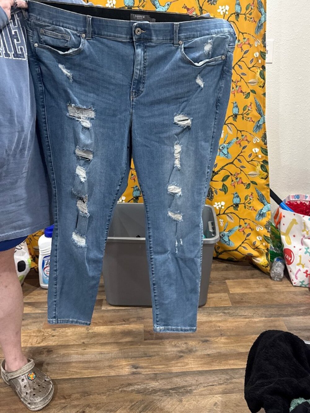 Torrid distressed Bombshell Skinny Jeans size 24 short